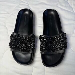 Kendall + Kylie Black Shiloh Leather Slide Sandals – Size 8M w/ Chain Detail
